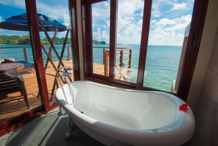 بانگلوی استاندارد, Palau Pacific Resort