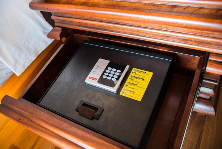 بانگلوی استاندارد, Palau Pacific Resort