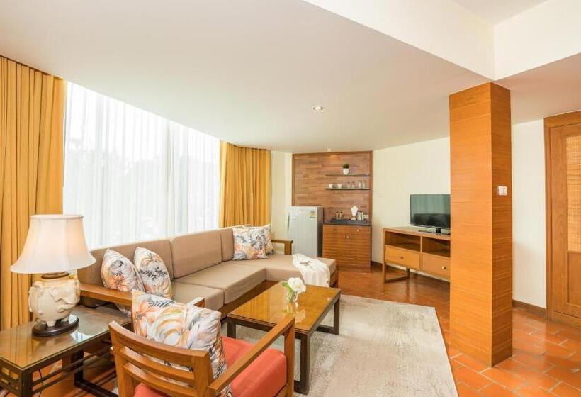 سوییت, Cosy Beach Hotel   Sha Extra Plus