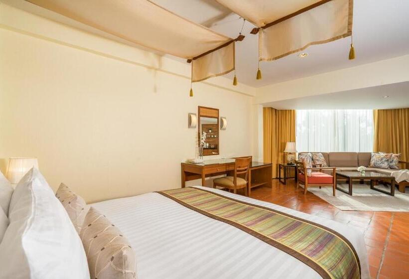 سوییت, Cosy Beach Hotel   Sha Extra Plus