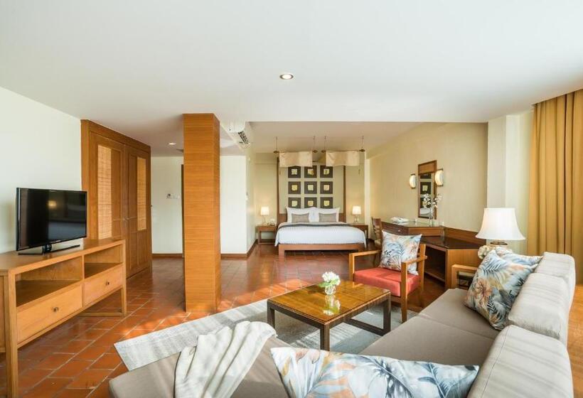 سوییت, Cosy Beach Hotel   Sha Extra Plus