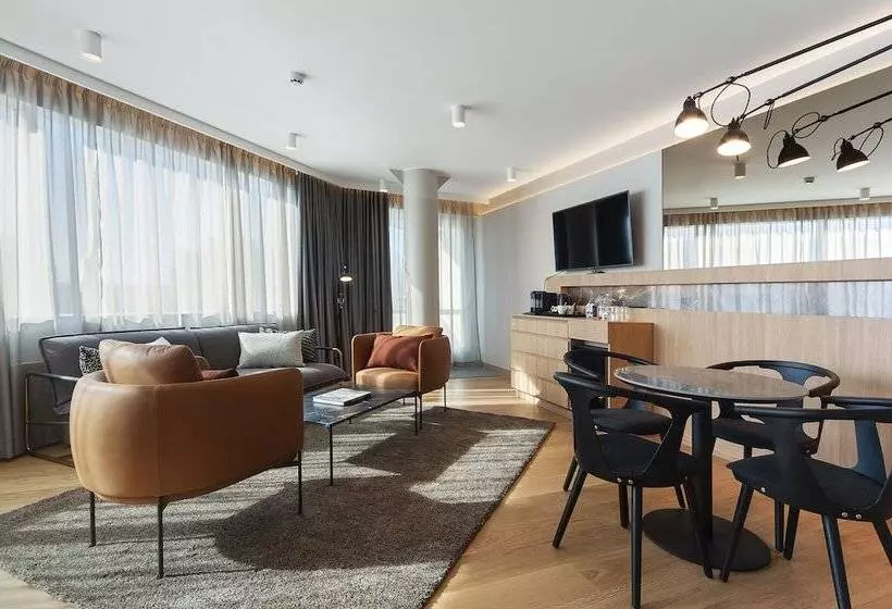 سوییت, Holiday Inn Helsinki Expo, An Ihg