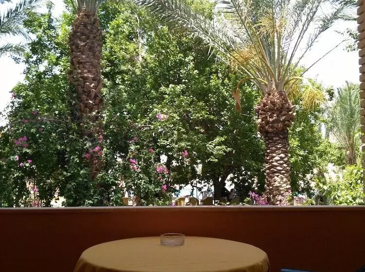 اتاق استاندارد, Jugurtha Palace