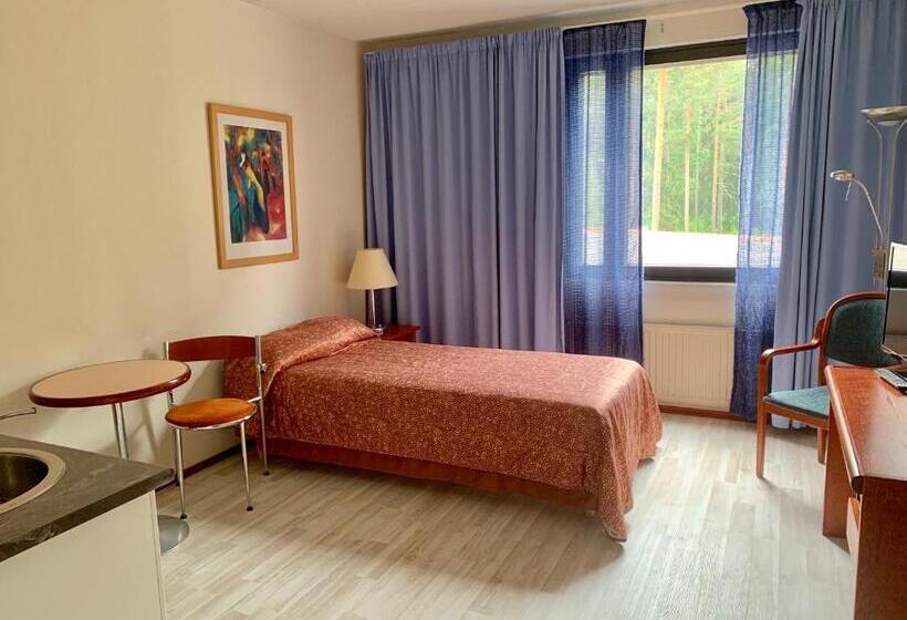 חדר סטנדרט יחיד, Li Mesku Forssa