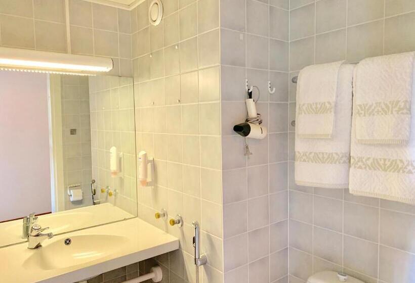 חדר דלוקס, Li Mesku Forssa