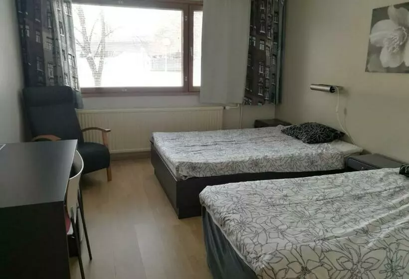 اتاق اکونومی یک تخته, Li Puustelli Lieksa