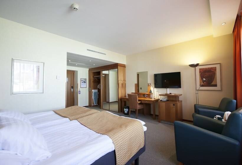 غرفة سوبيريور, Oscar