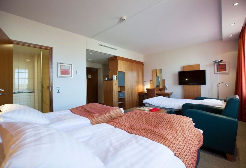 غرفة سوبيريور, Oscar