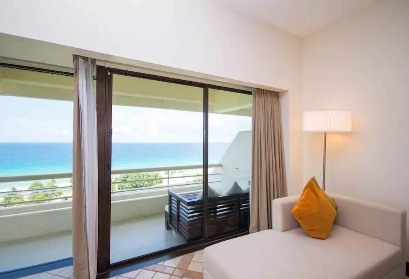 オーシャンビューデラックスルーム, Pullman Phuket Karon Beach Resort