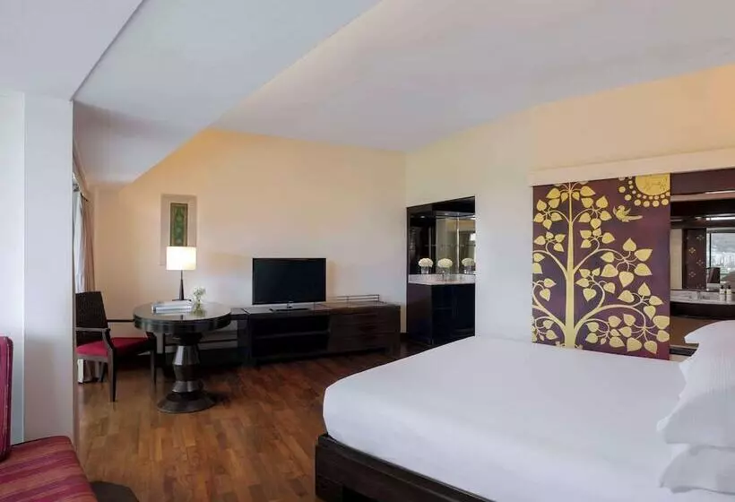 オーシャンビュージュニアスイート, Pullman Phuket Karon Beach Resort