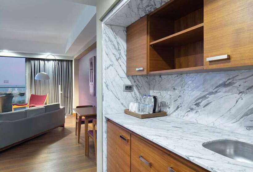 סוויטת דלוקס נוף לים, Pullman Phuket Karon Beach Resort