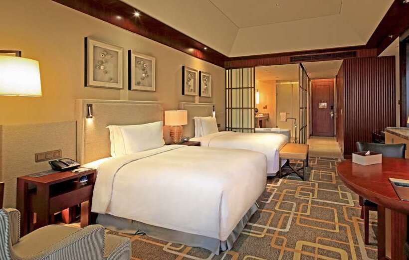 חדר דלוקס נוף לגינה, Pullman Phuket Karon Beach Resort