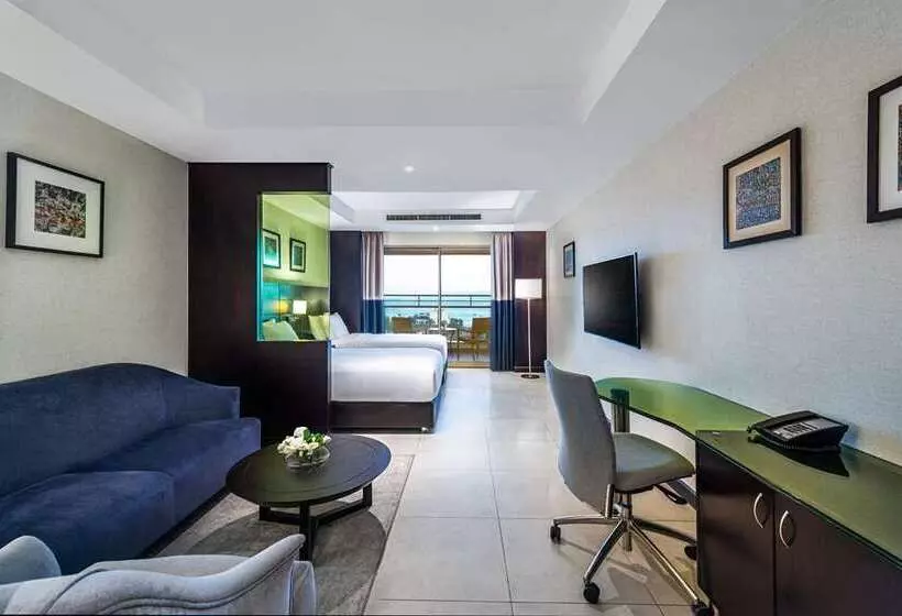 オーシャンビュージュニアスイート, Pullman Phuket Karon Beach Resort