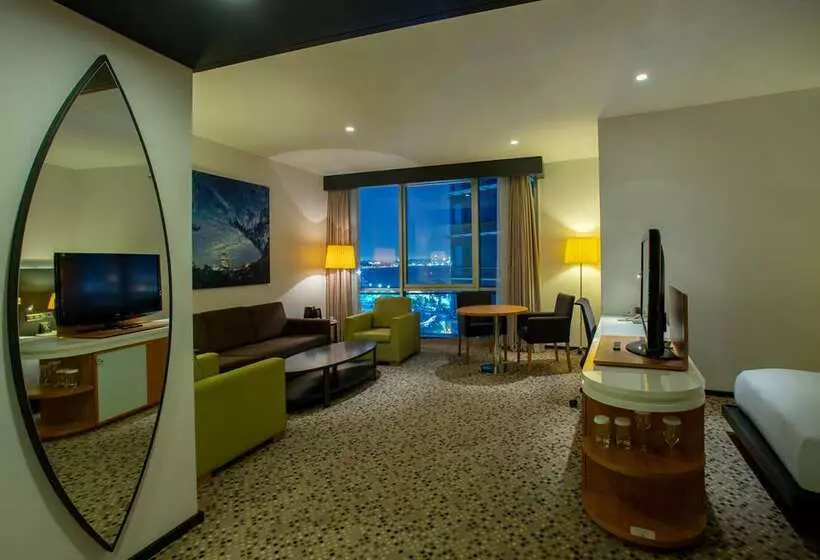オーシャンビュージュニアスイート, Pullman Phuket Karon Beach Resort