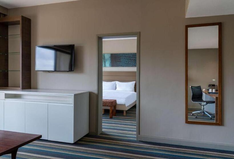 سوئیت با بالکن, Radisson Blu Mammy Yoko