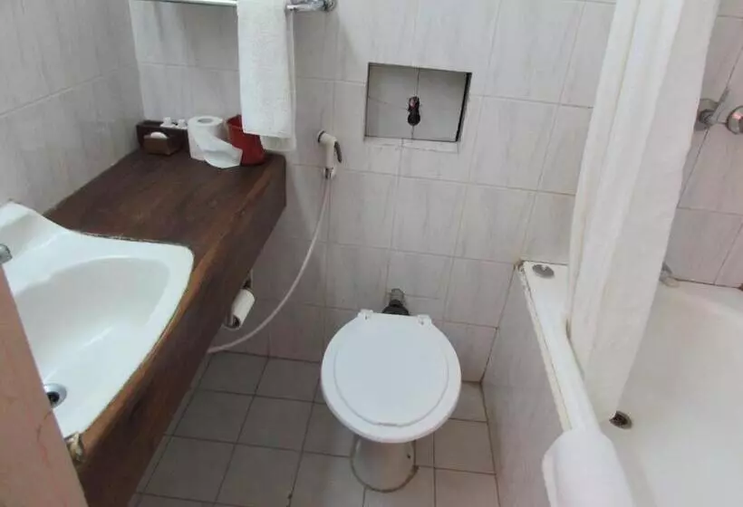 Habitación Estándar, Equator