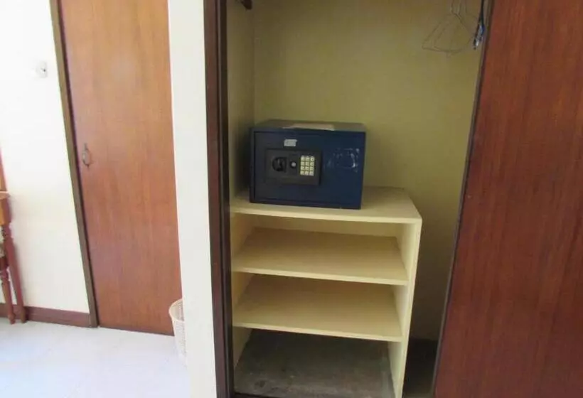 Habitación Estándar, Equator