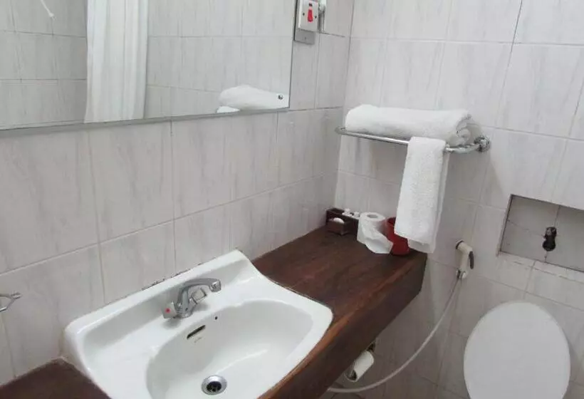 Habitación Estándar, Equator