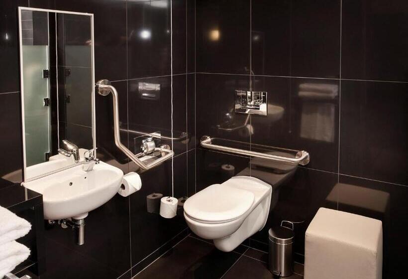 غرفة قياسية لذوى الاحتياجات الخاصة, The Maslow Hotel, Sandton