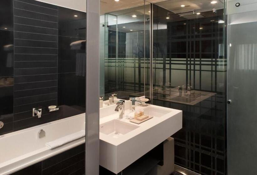 جناح جونيور, The Maslow Hotel, Sandton