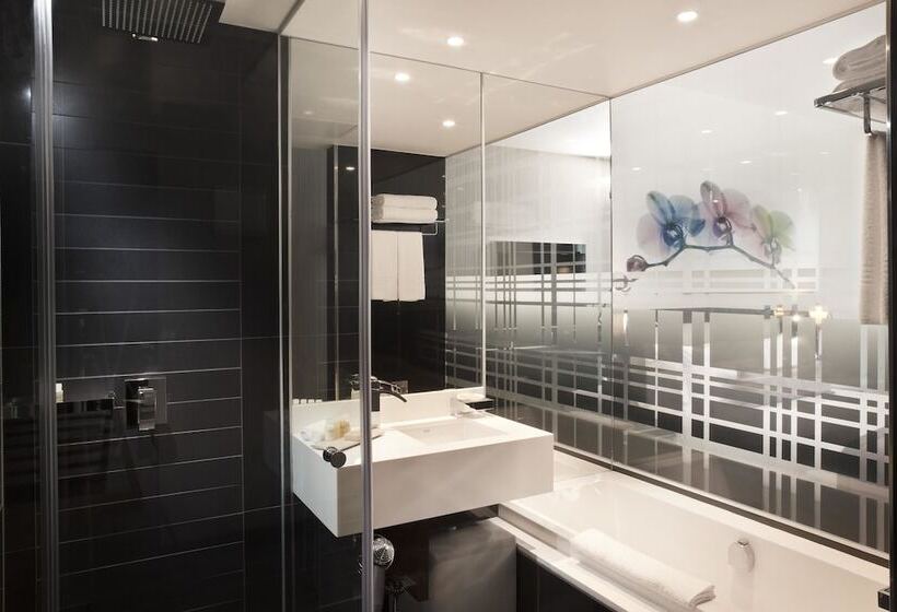 غرفة ديلوكس مزودة بشرفة, The Maslow Hotel, Sandton