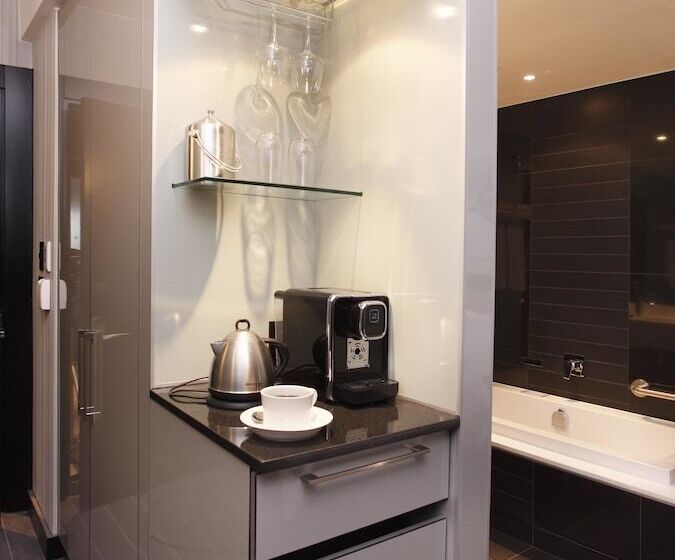 غرفة ديلوكس مزودة بشرفة, The Maslow Hotel, Sandton