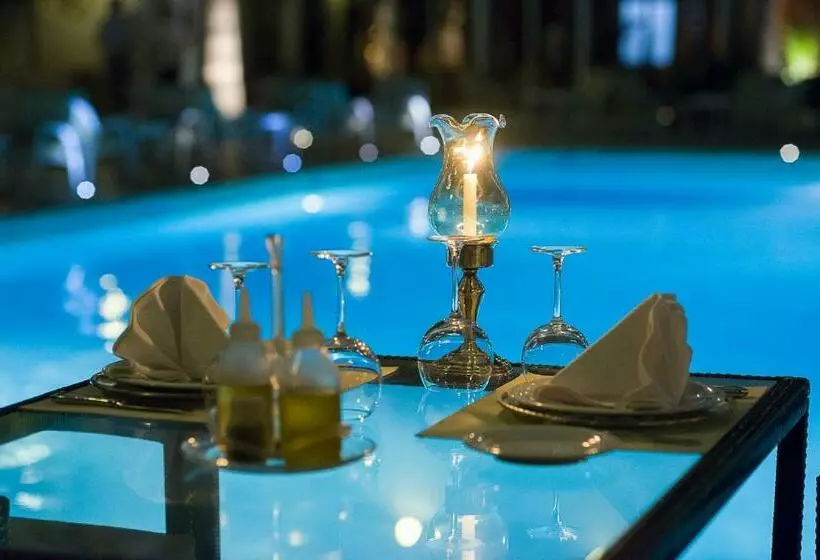 اتاق استاندارد سه نفره, The Sindbad