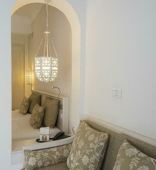 חדר סטנדרט לשלושה, The Sindbad