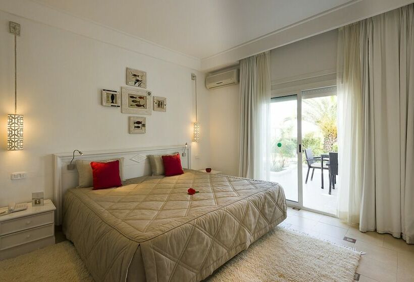 חדר סטנדרט לשלושה, The Sindbad