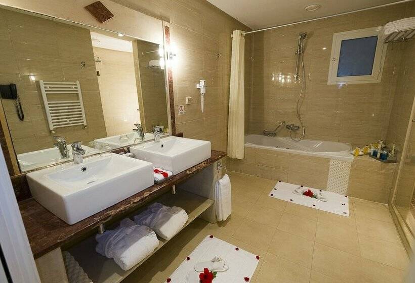 חדר סטנדרט לשלושה, The Sindbad