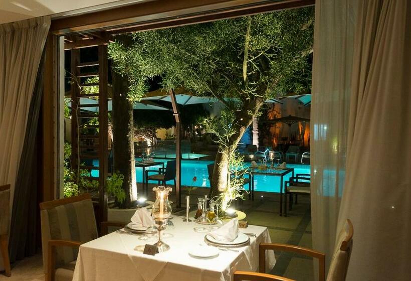 חדר יחיד נוף לגינה, The Sindbad