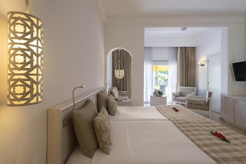 חדר סטנדרט לשלושה, The Sindbad