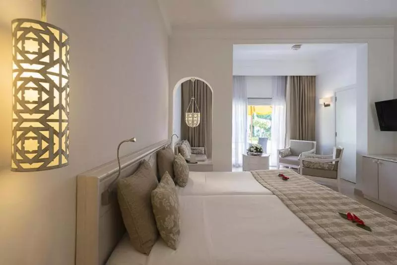 اتاق استاندارد سه نفره, The Sindbad