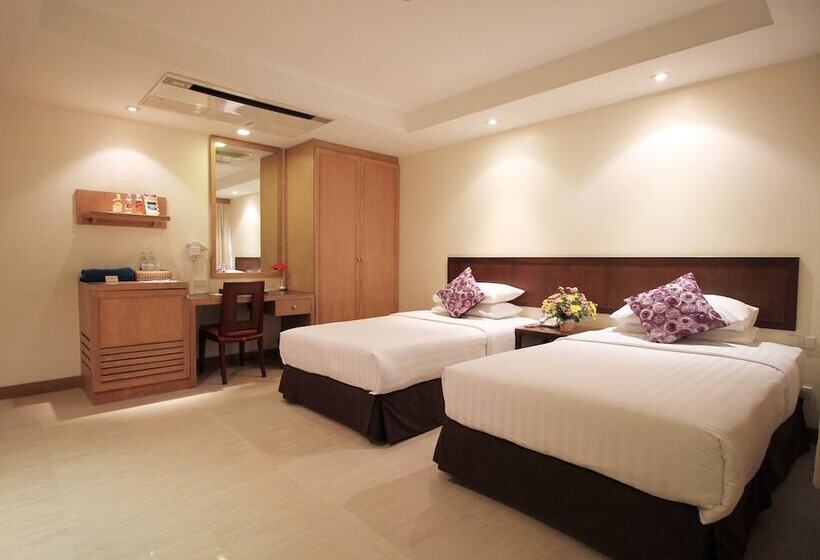 کلبه سوپریور, Tropicana Pattaya