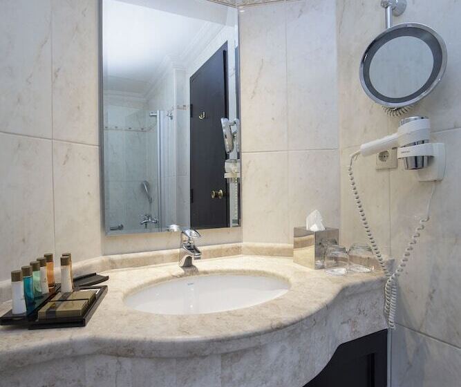 سوییت خانوادگی, Almira Hotel Thermal Spa & Convention Center