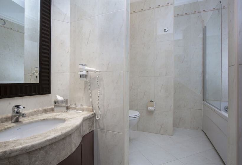 سوییت خانوادگی, Almira Hotel Thermal Spa & Convention Center