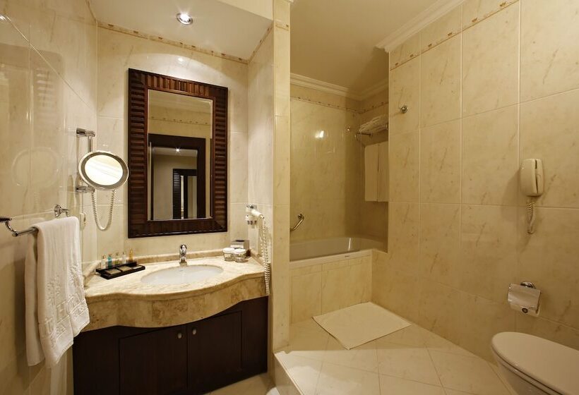 اتاق خانوادگی تودرتو, Almira Hotel Thermal Spa & Convention Center