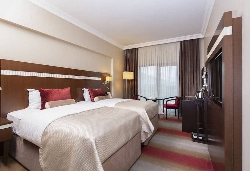 اتاق خانوادگی تودرتو, Almira Hotel Thermal Spa & Convention Center