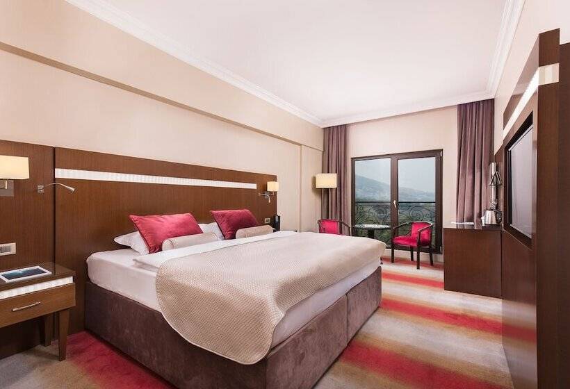 اتاق خانوادگی تودرتو, Almira Hotel Thermal Spa & Convention Center