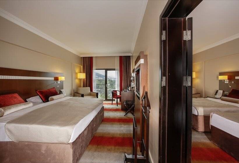 اتاق خانوادگی تودرتو, Almira Hotel Thermal Spa & Convention Center