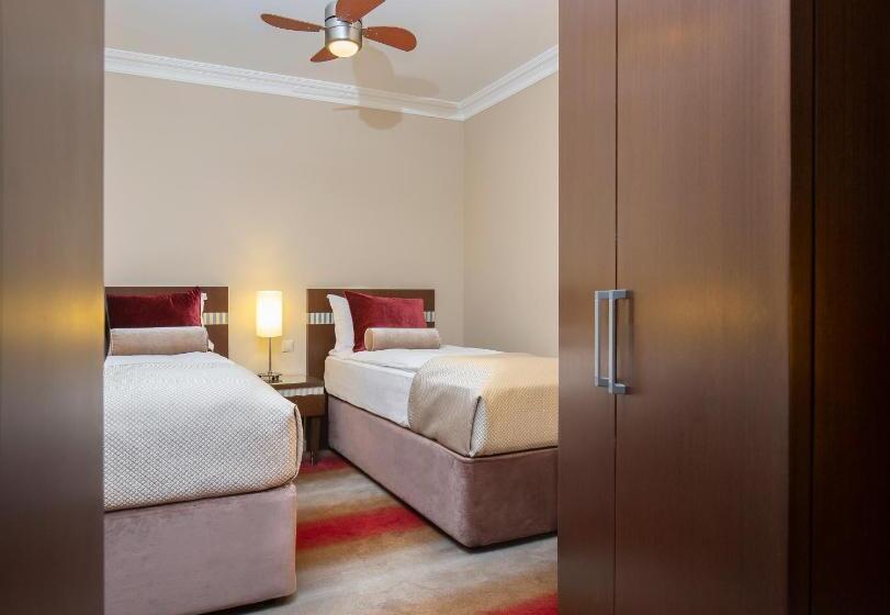 سوییت خانوادگی, Almira Hotel Thermal Spa & Convention Center