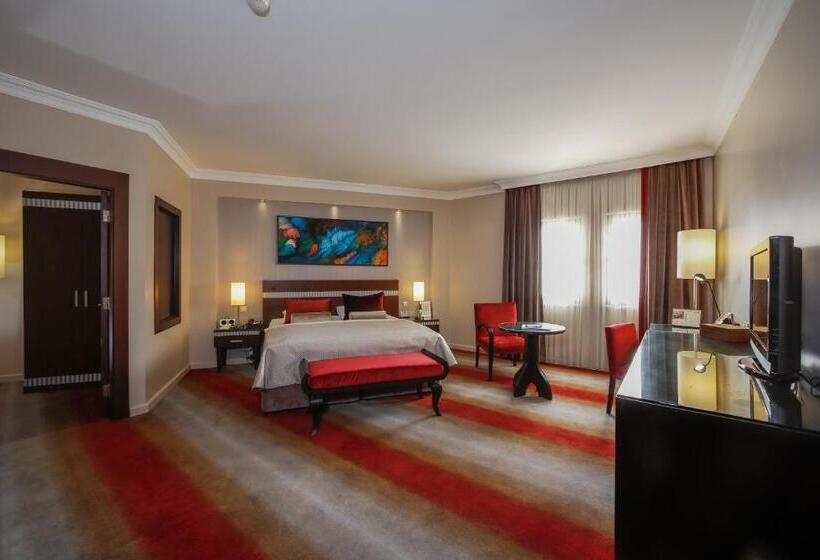 سوییت خانوادگی, Almira Hotel Thermal Spa & Convention Center