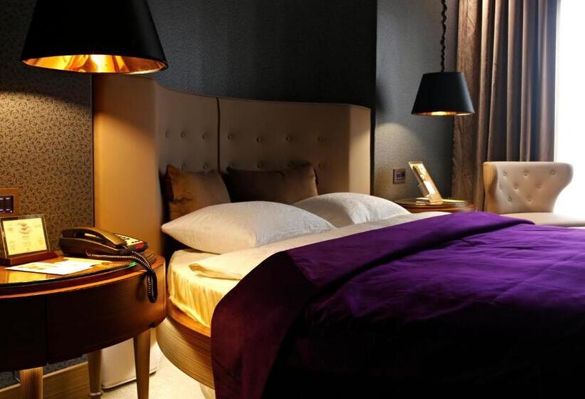 استودیوی لوکس, Almira Hotel Thermal Spa & Convention Center