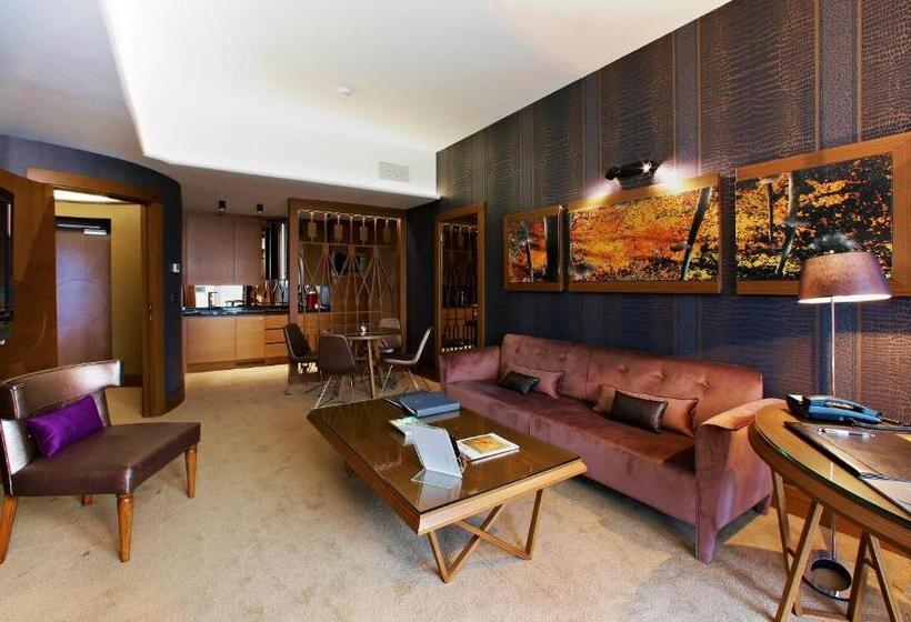 استودیوی لوکس, Almira Hotel Thermal Spa & Convention Center