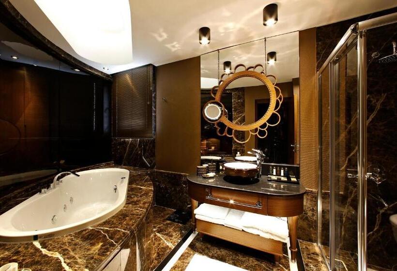 استودیوی لوکس, Almira Hotel Thermal Spa & Convention Center