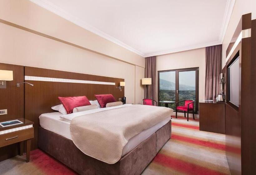 اتاق خانوادگی تودرتو, Almira Hotel Thermal Spa & Convention Center