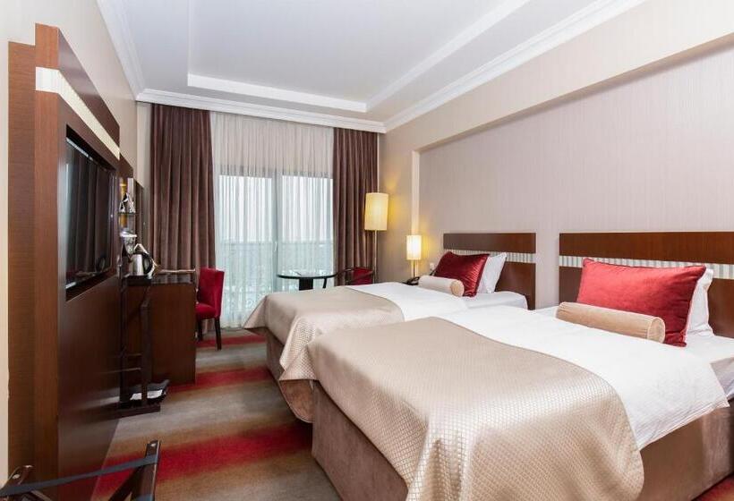 اتاق خانوادگی تودرتو, Almira Hotel Thermal Spa & Convention Center