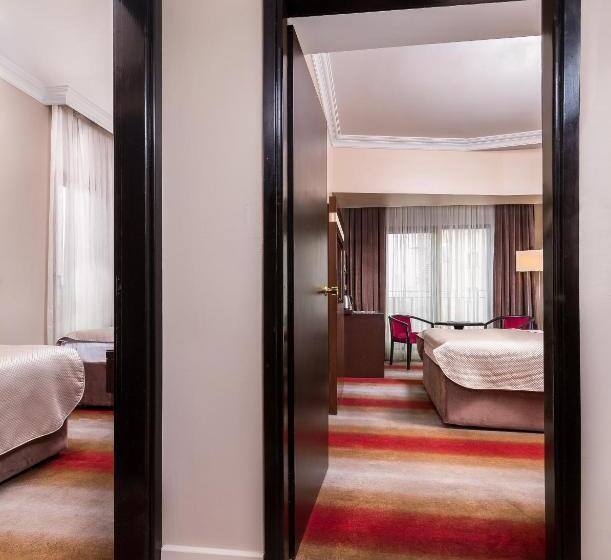 اتاق خانوادگی, Almira Hotel Thermal Spa & Convention Center