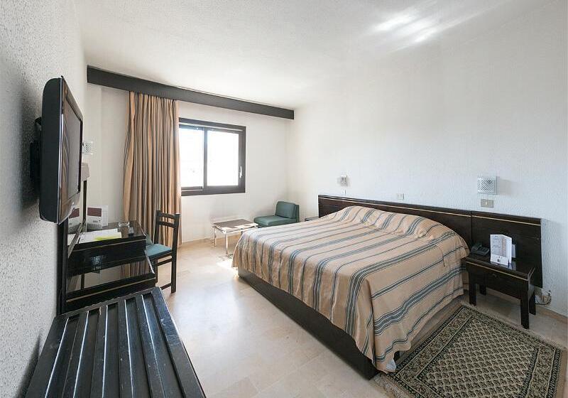 اتاق استاندارد سه نفره, Golf Royal