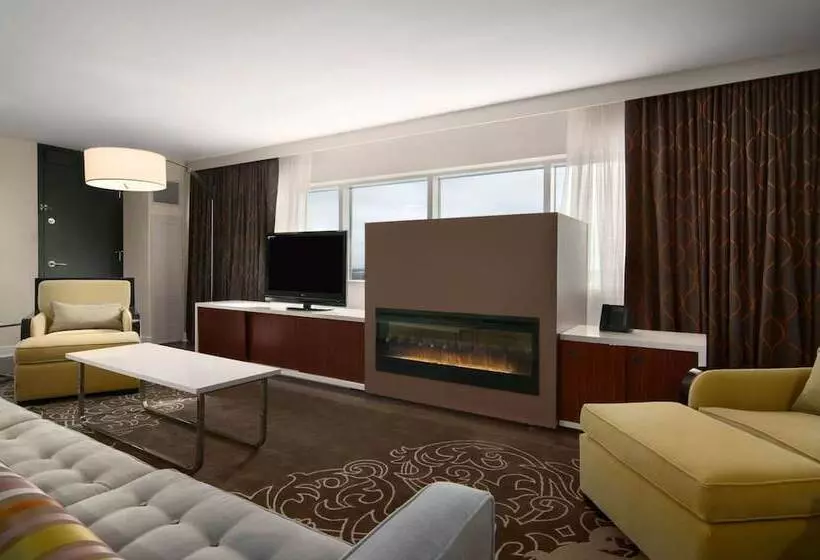 Standard-invahuone, Hilton Atlanta Airport